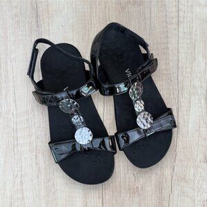 VIONIC Farra Black Ankle Strap Medallion Comfort Sandals Womens 7 WIDE